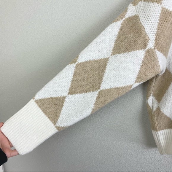 Abercrombie and Fitch Women's Medium Diamond Pattern Wedge Crew Knit Sweater - Picture 5 of 16